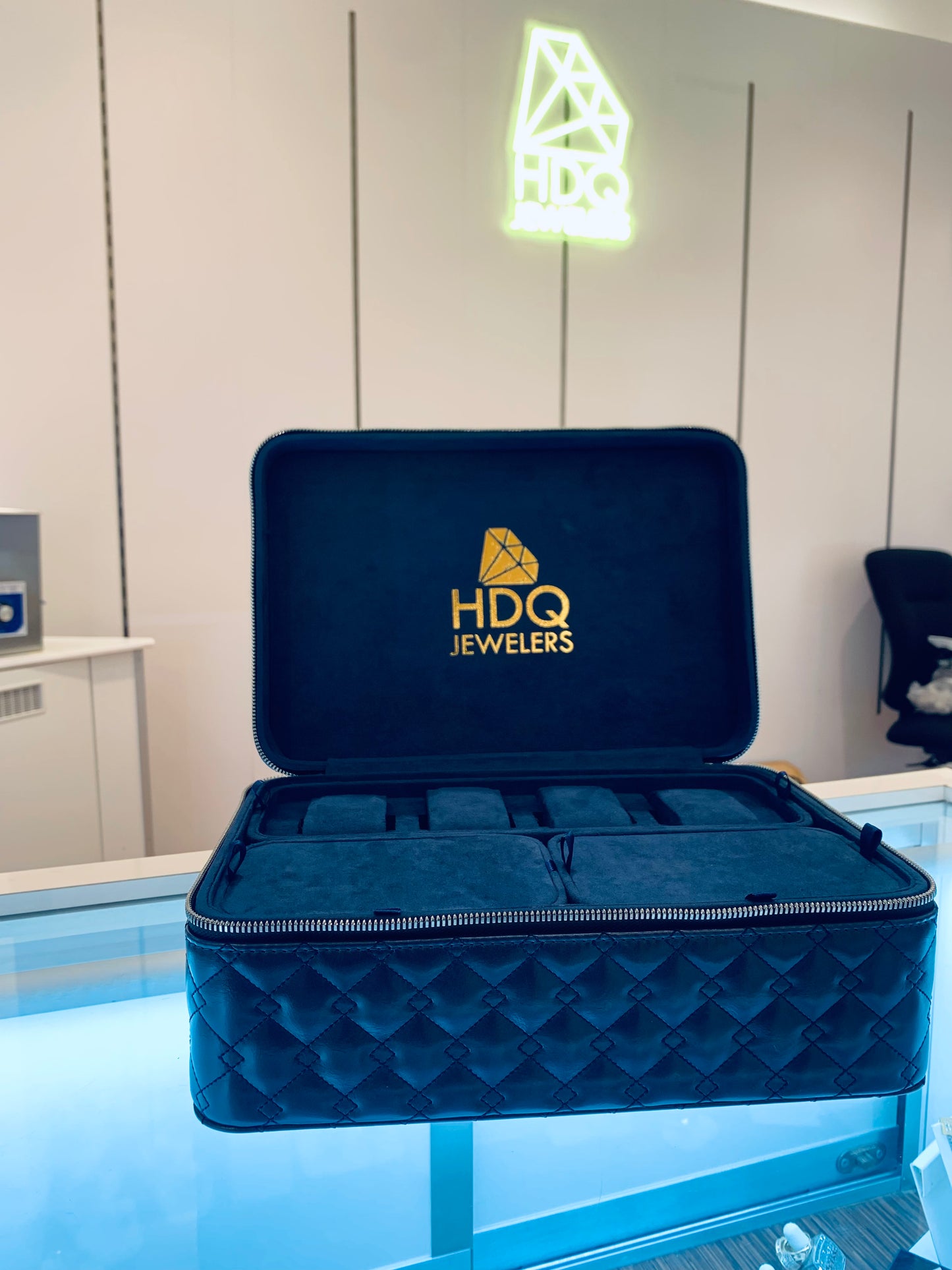 HDQ PREMIUM LUXURY TRAVELING CASE